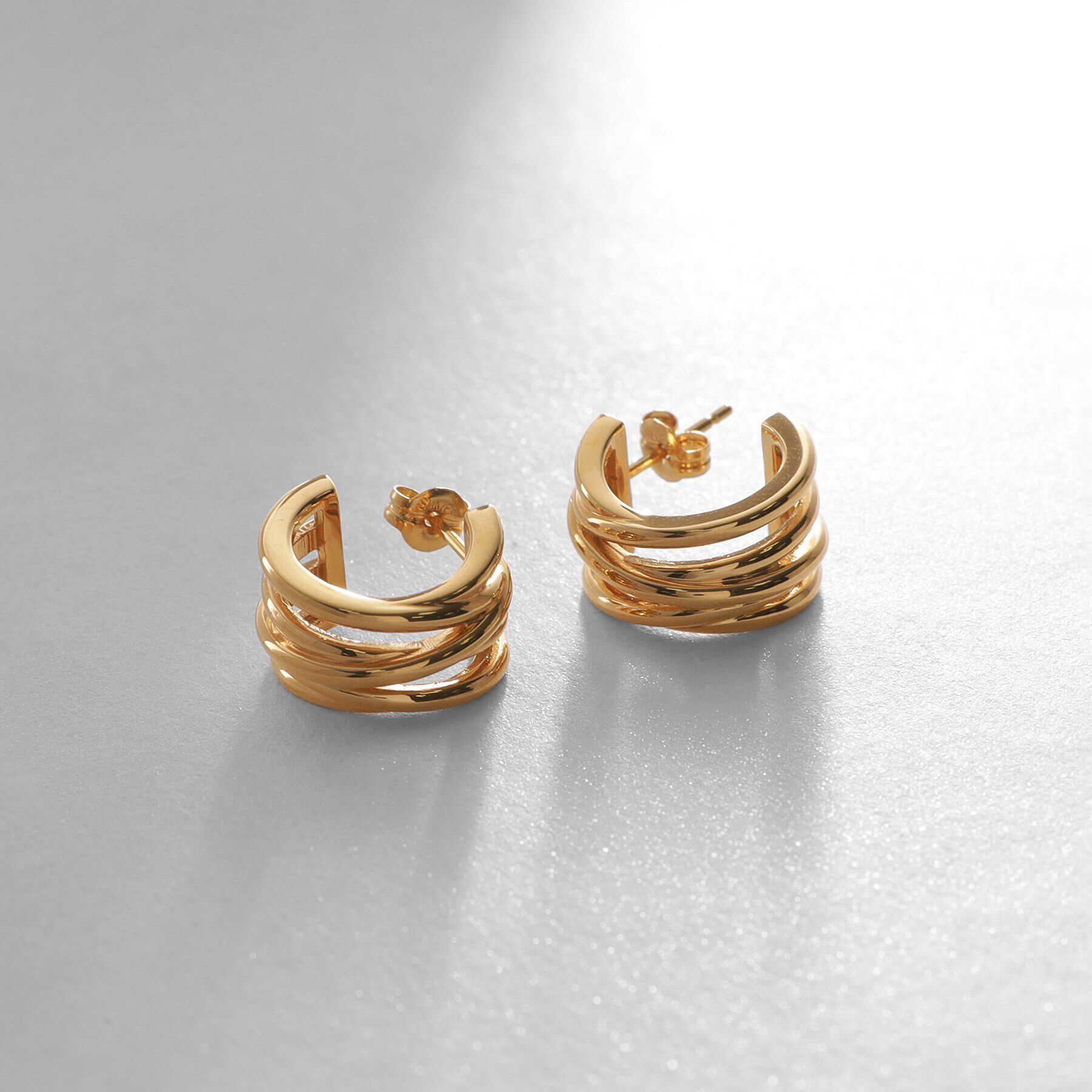 COCOSHNIK ONKITSCH「シルバー スモールフープ クロッシングライン ピアス GP」|ピアス|