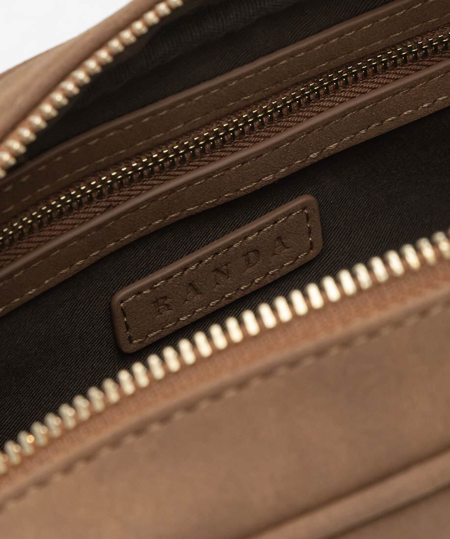  「2WAY スカーフ付きエンボスロゴボストンバッグ」|ハンドバッグ|