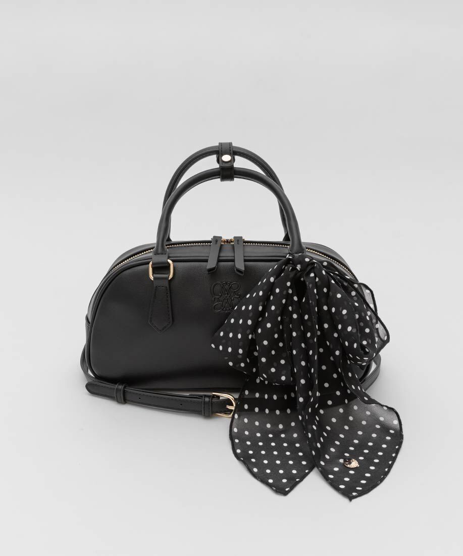  「2WAY スカーフ付きエンボスロゴボストンバッグ」|ハンドバッグ|