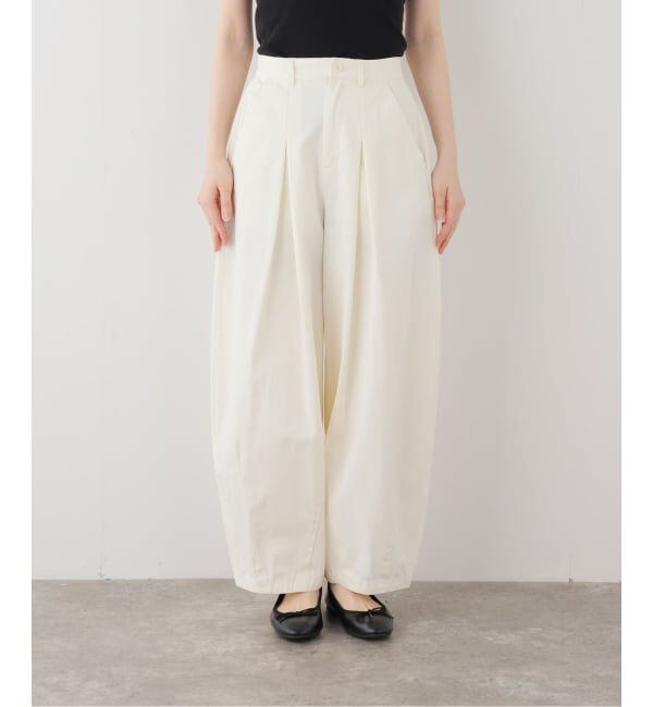 SLOBE IENA「《追加》パウダリーチノタックカーブトラウザー」|チノ|ホワイト