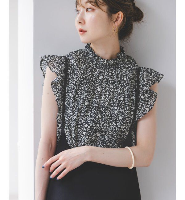 NOBLE「《追加4》【洗える】シャーリングフリルノースリブラウス」|シャツ・ブラウス|