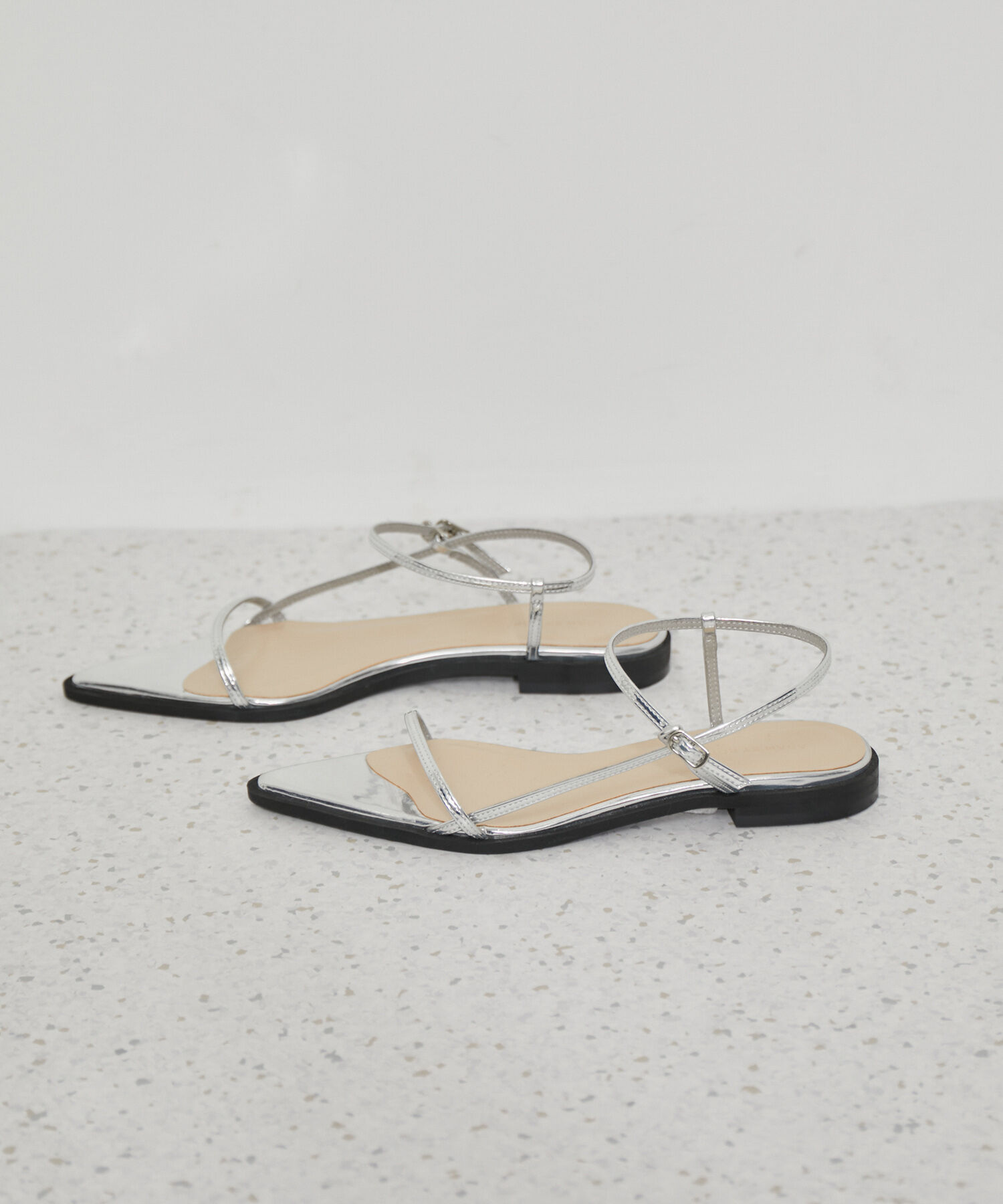 ADAM ET ROPE'「ナローフラットサンダル」|サンダル|シルバー(93)