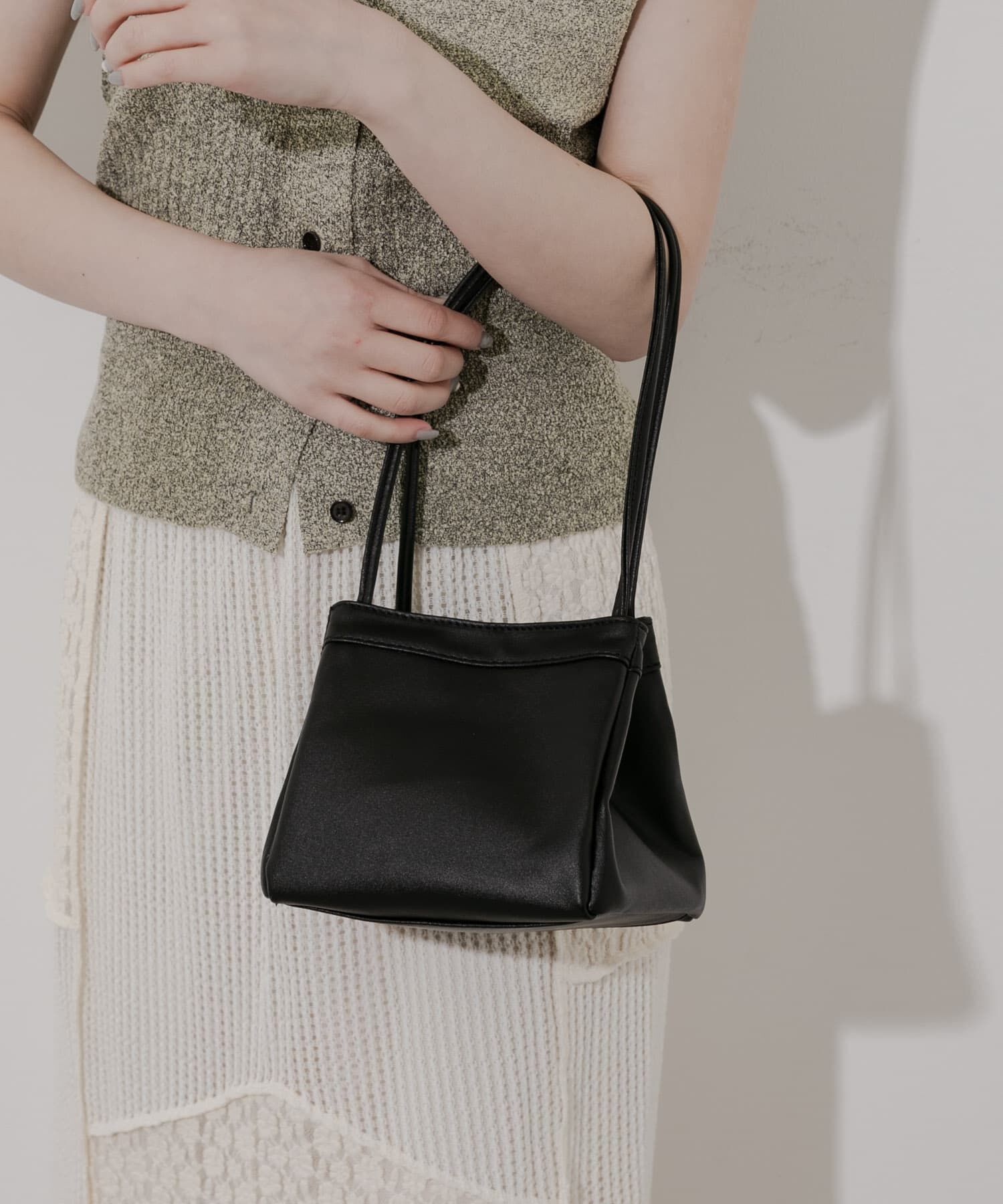 SMELLY「スクエアミニバッグ」|ハンドバッグ|ブラック