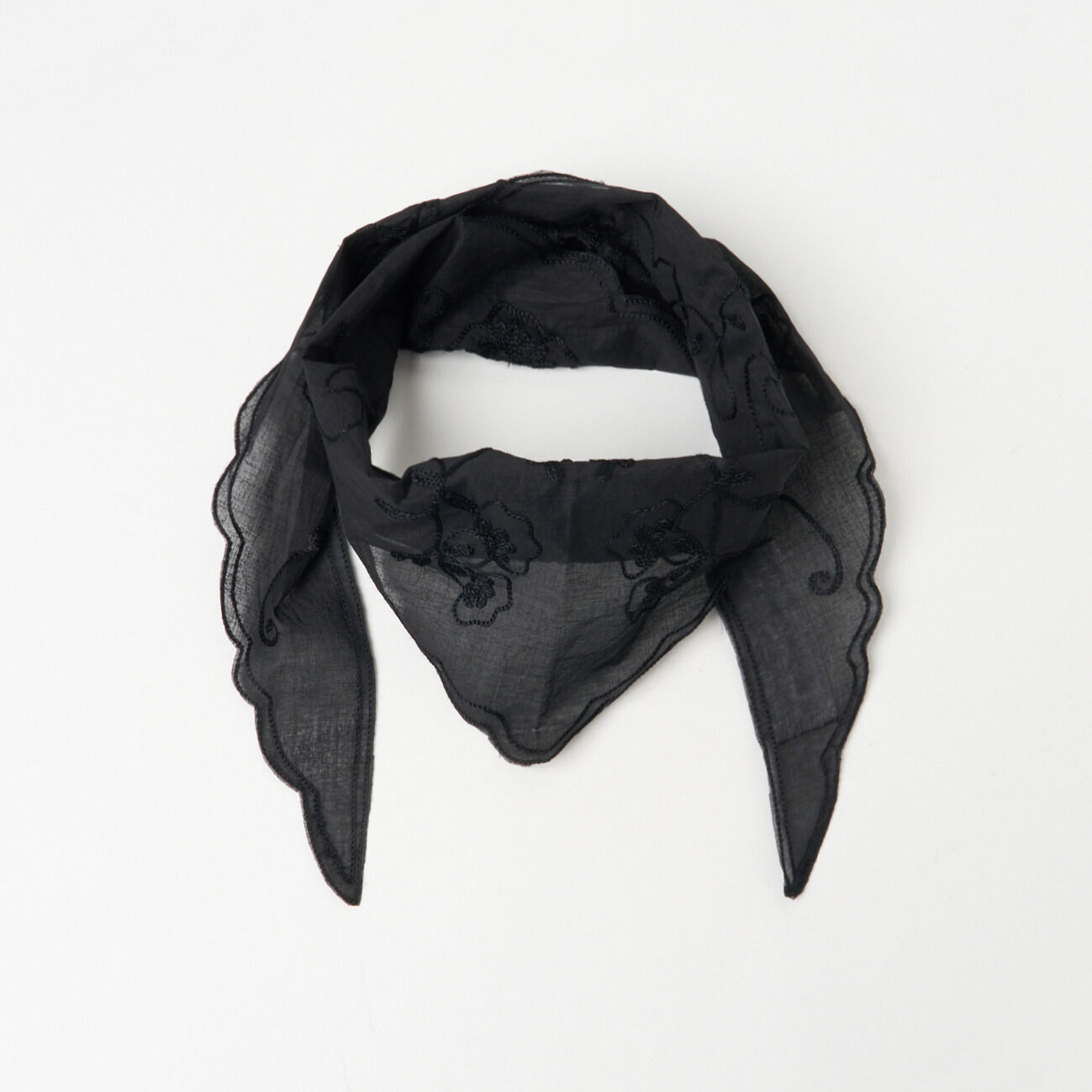  「SARA MALLIKA ORGAZA AARI EMBROIDERY BANDANA」|マフラー|ブラック