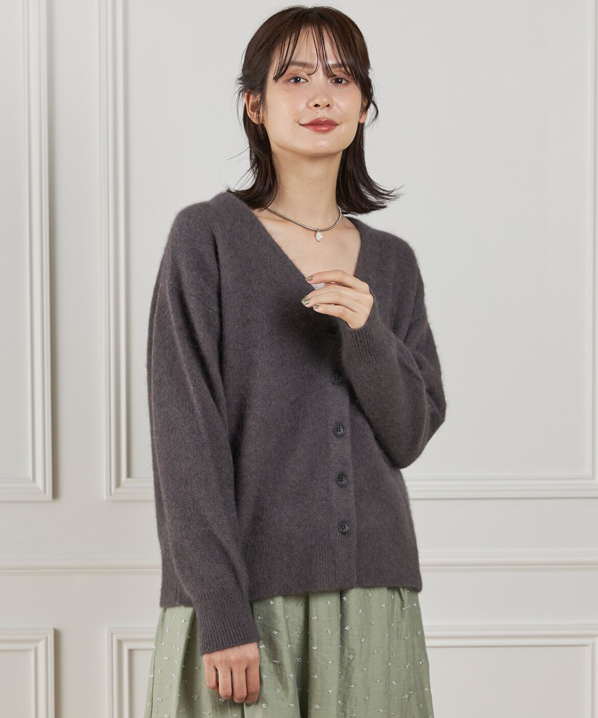 INED「《大きいサイズ》チャイニーズラクーンVネックカーディガン」|カーディガン|