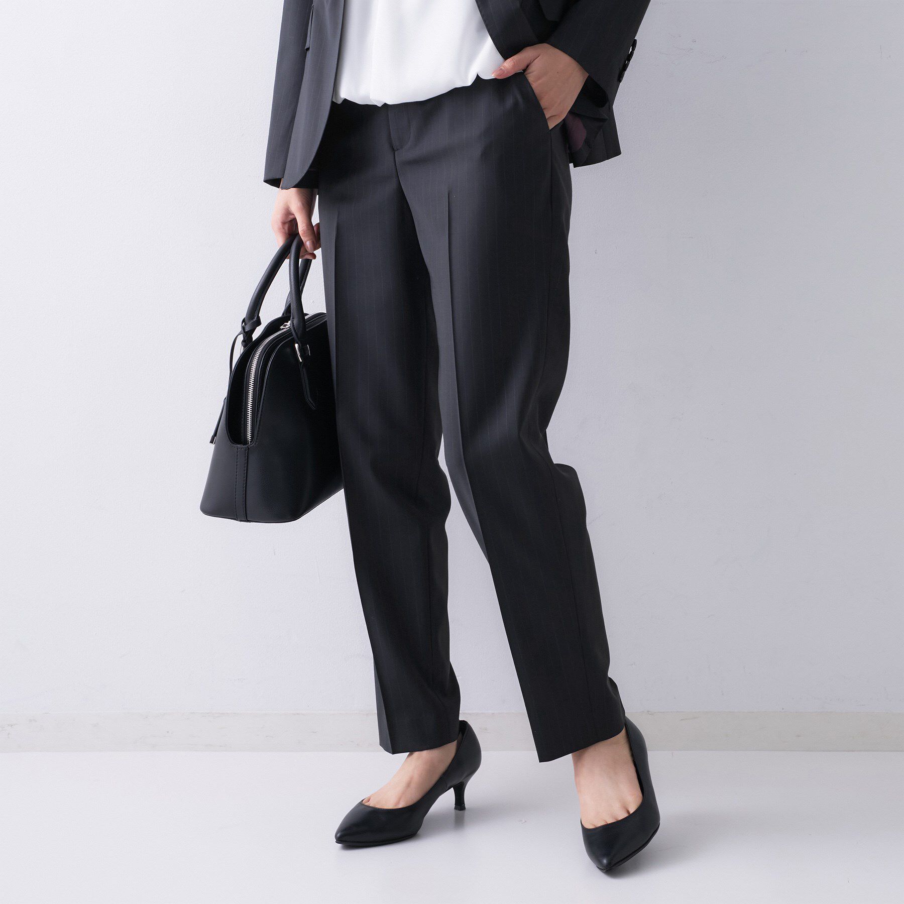 UNTITLED「【仕事着/スーツ】プレミアムテーパードパンツ」|その他|ネイビー(394)