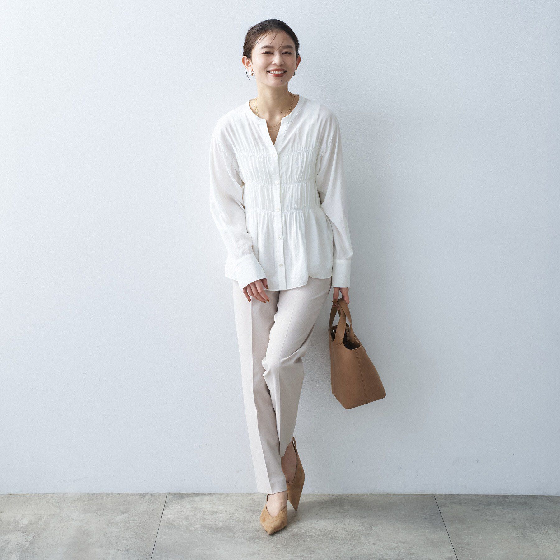 UNTITLED「【着映え/洗える】リラックスシャーリングブラウス」|シャツ・ブラウス|