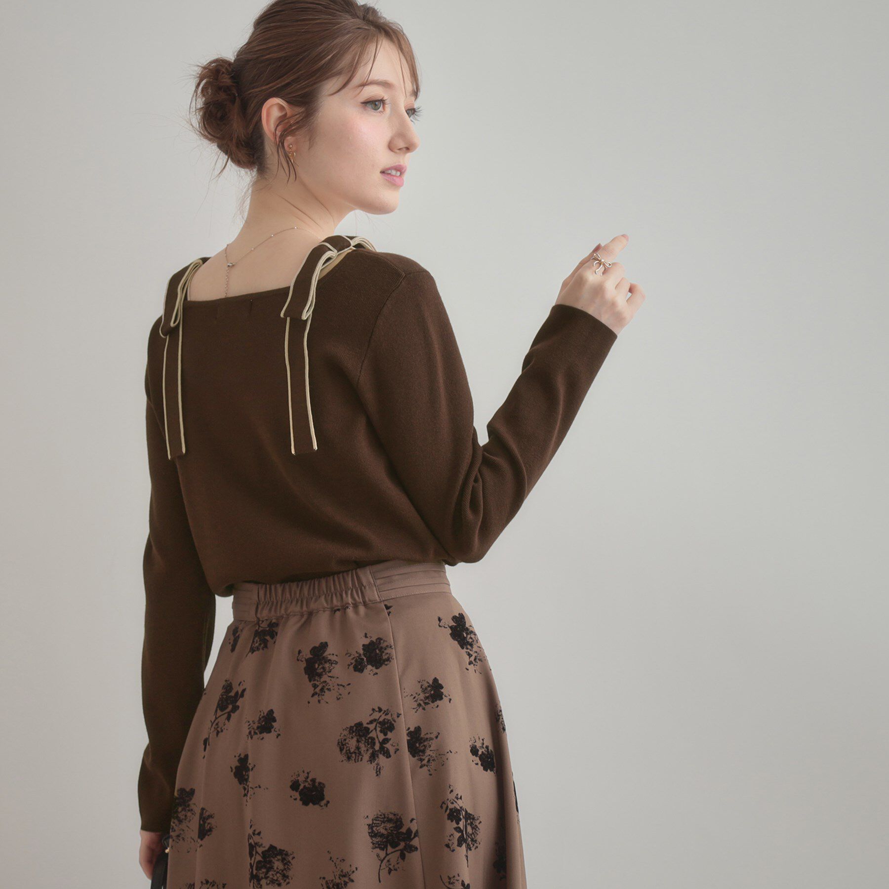 Couture broach「【着映え・フェミニン・高見え】配色リボン総針ニットトップス」|ニット・セーター|