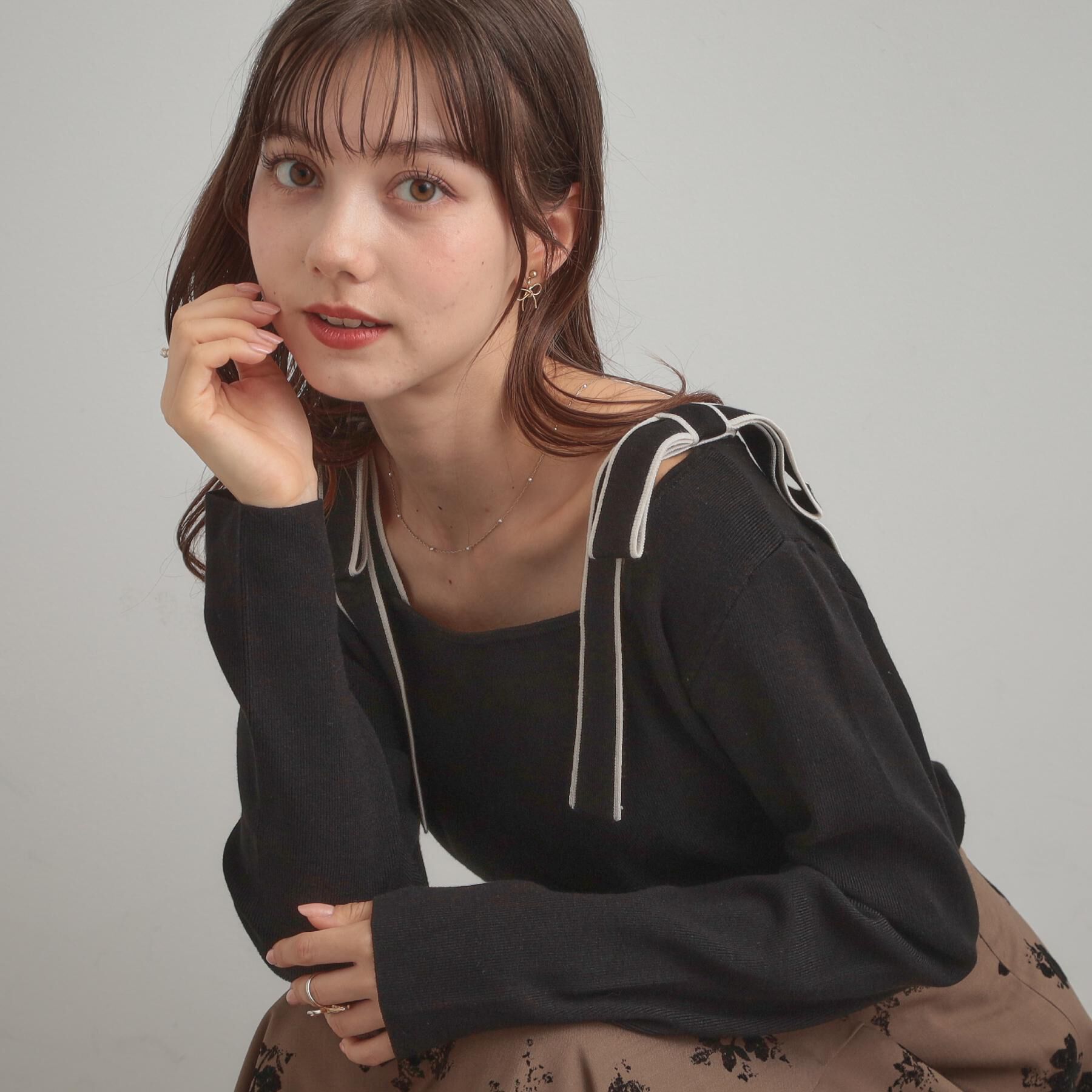 Couture broach「【着映え・フェミニン・高見え】配色リボン総針ニットトップス」|ニット・セーター|ブラック(019)