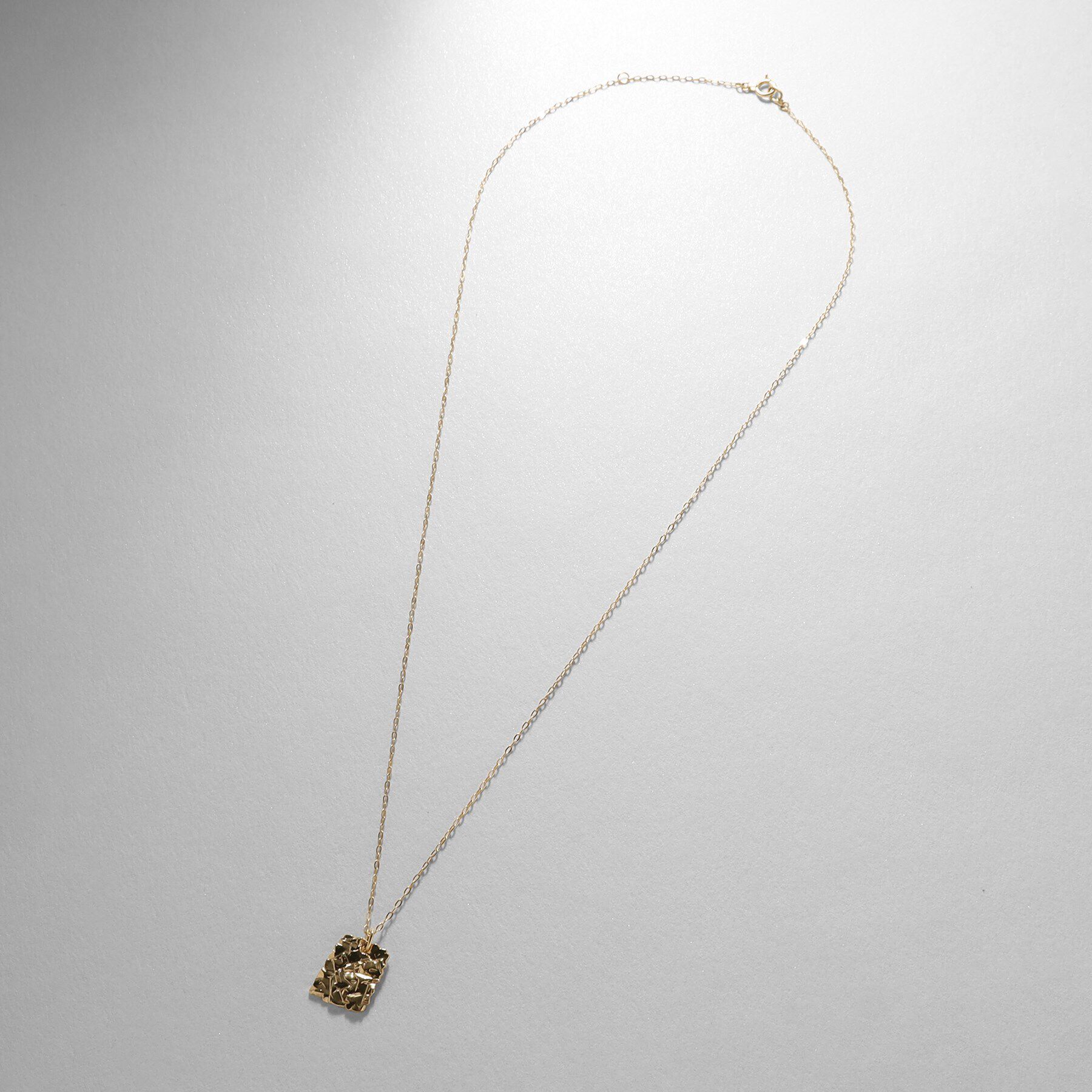 COCOSHNIK「K10カービングパターンプレート ネックレス」|ネックレス|