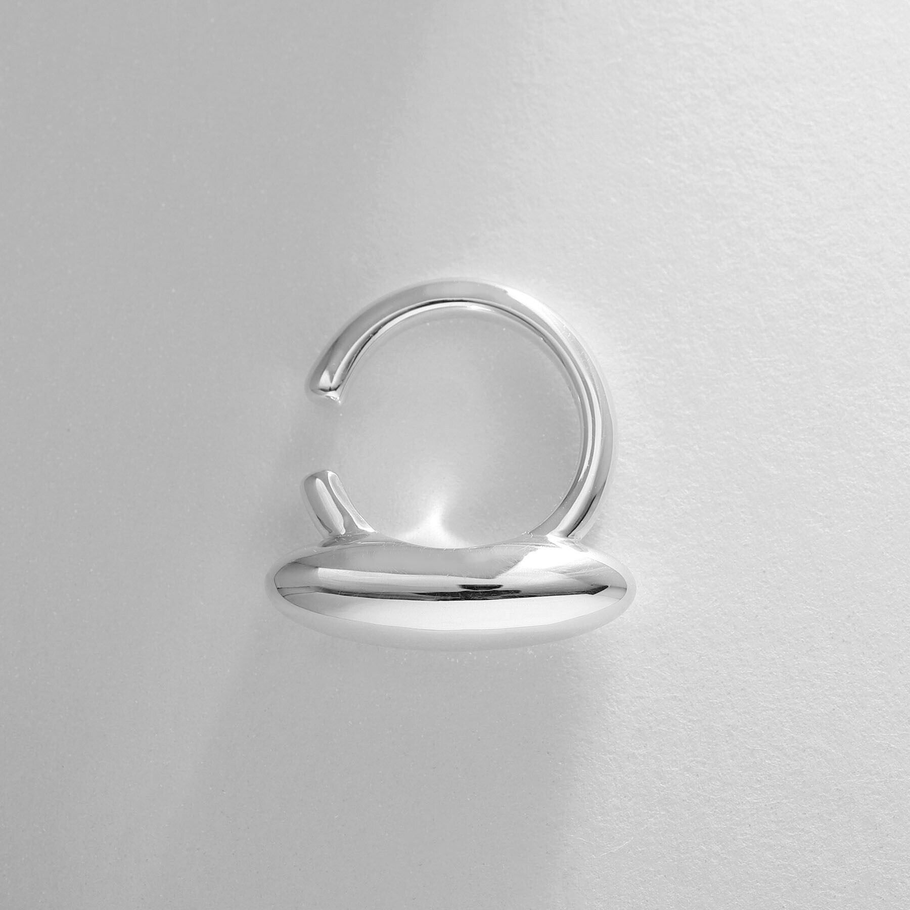 COCOSHNIK ONKITSCH「シルバー オーバルモチーフ ラージイヤーカフ」|イヤーカフ|