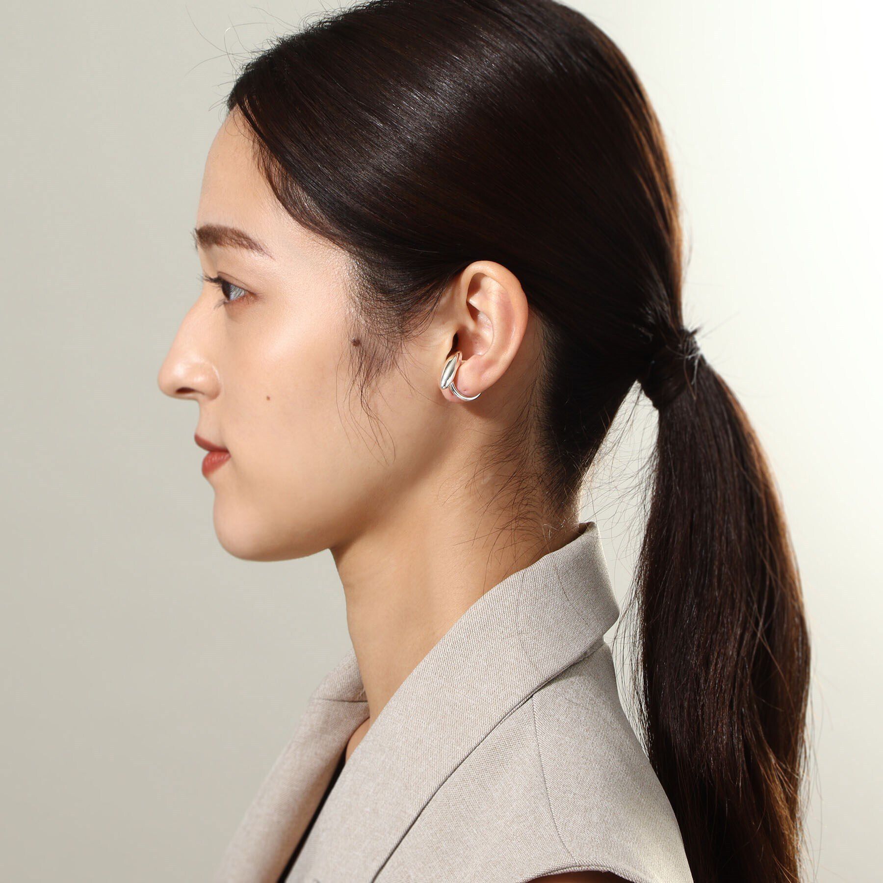 COCOSHNIK ONKITSCH「シルバー オーバルモチーフ ラージイヤーカフ」|イヤーカフ|