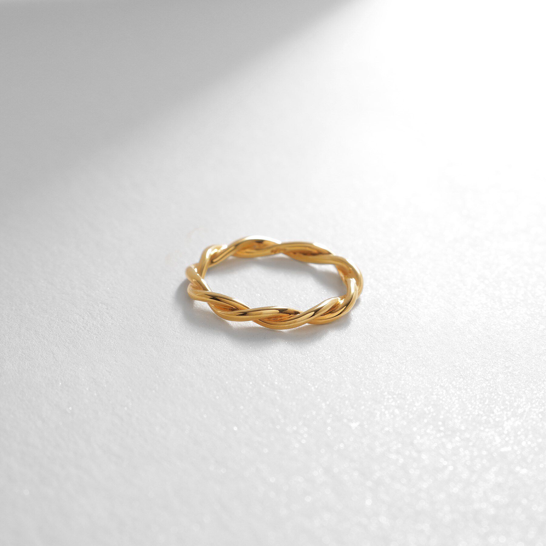 COCOSHNIK ONKITSCH「シルバー ラインリング ツイストストリング GP」|リング|ゴールド(600)