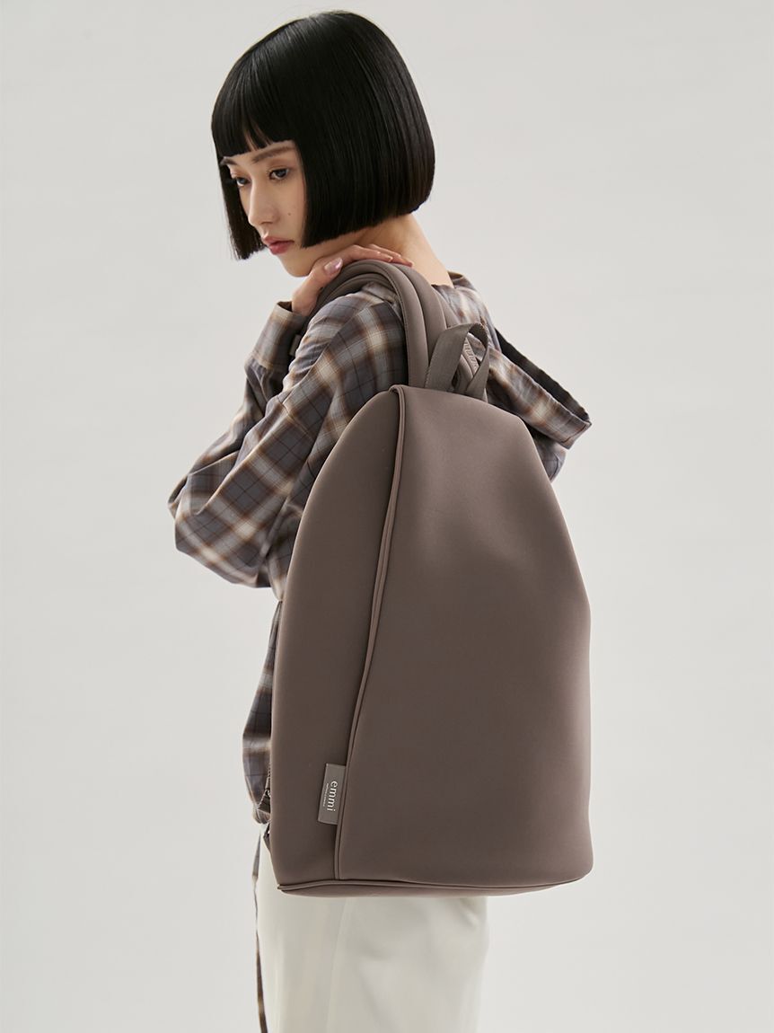 emmi atelier「ネオプレーン2wayボディバックパック」|リュック|