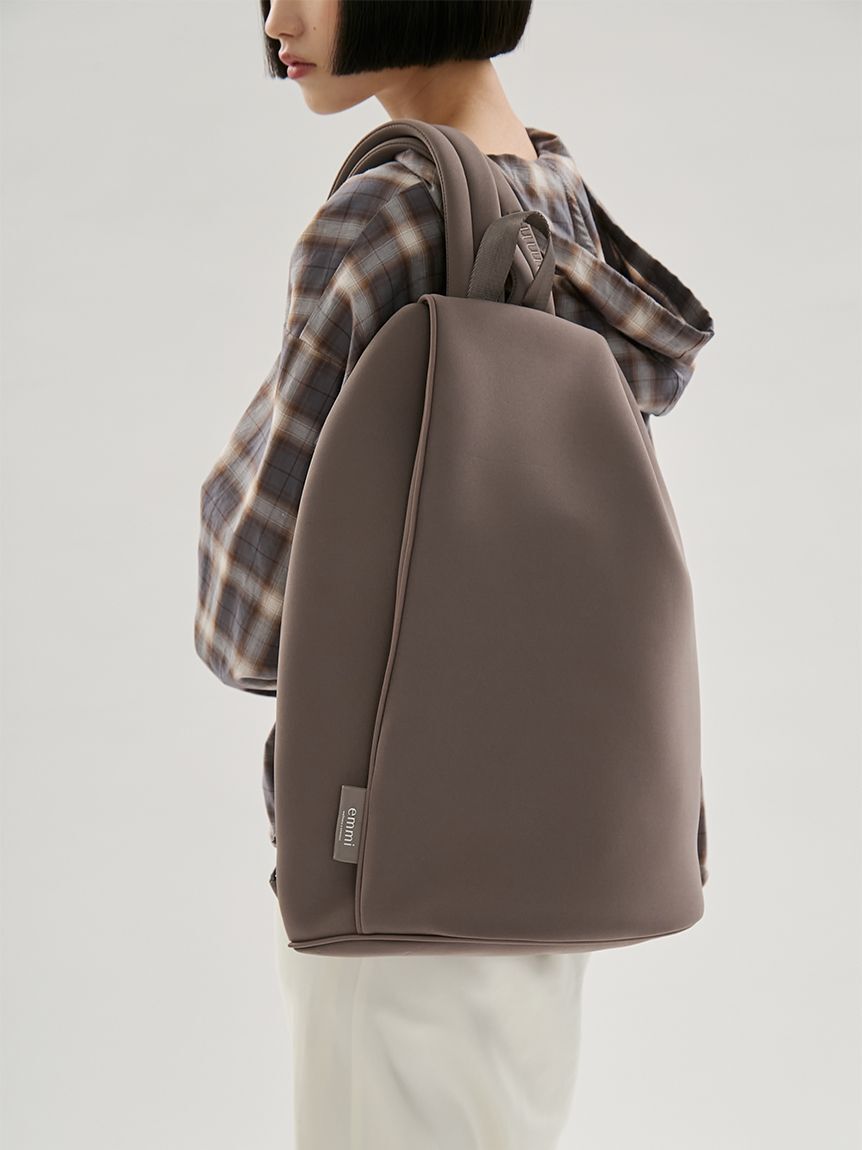 emmi atelier「ネオプレーン2wayボディバックパック」|リュック|
