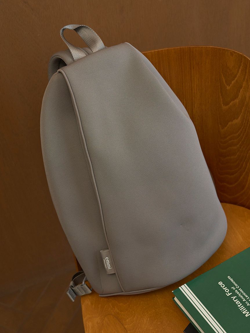 emmi atelier「ネオプレーン2wayボディバックパック」|リュック|