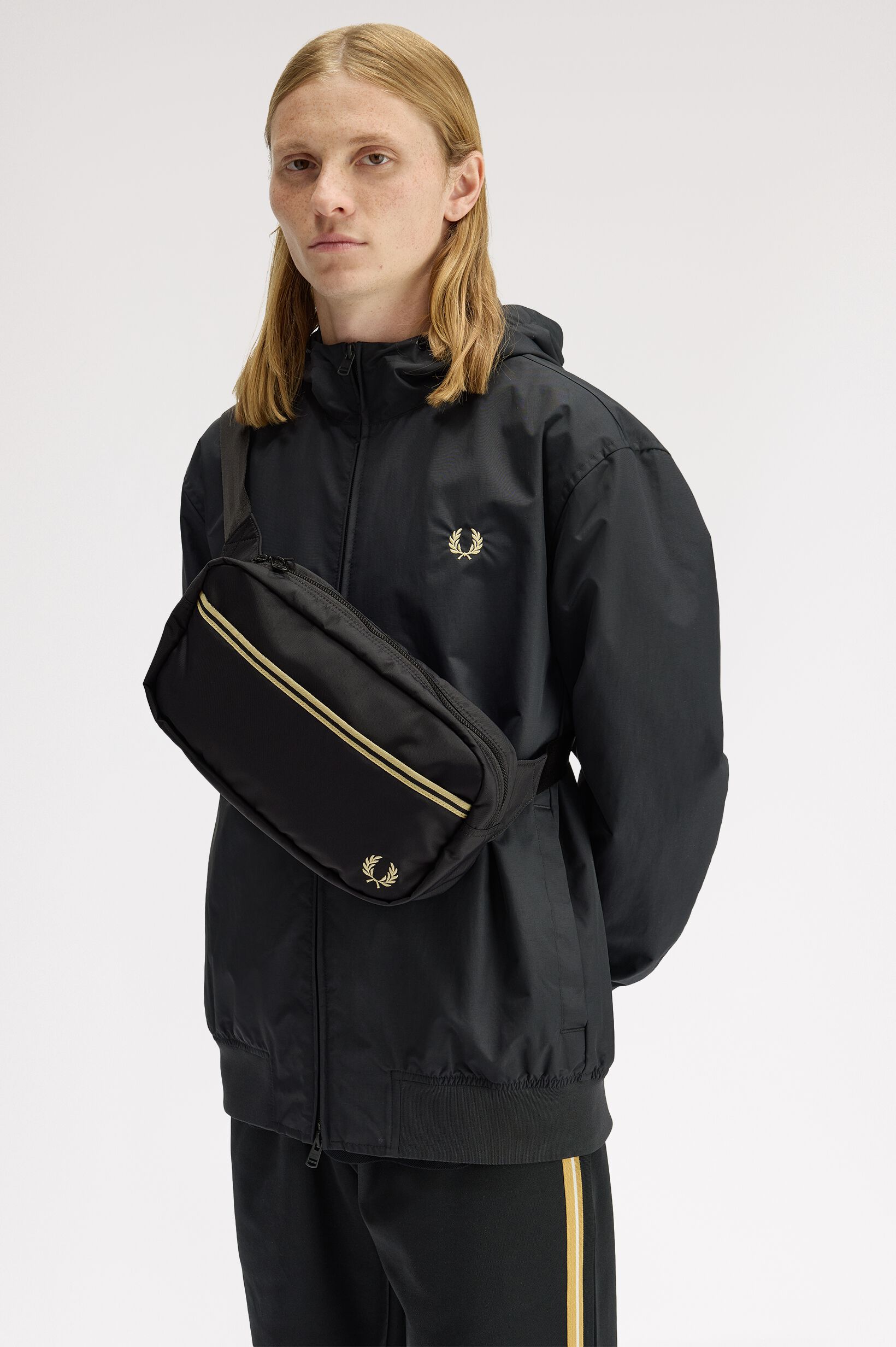 FRED PERRY 「Tipped Tape Crossbody Bag」|ショルダー・メッセンジャー|BLACK