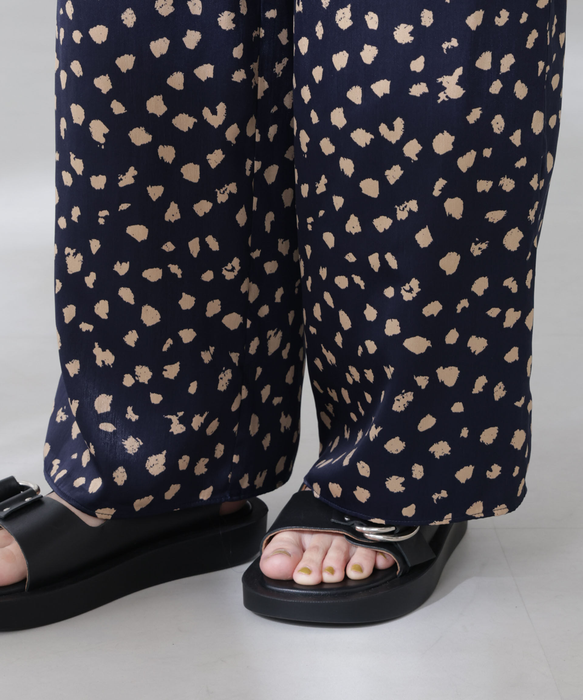 nano･universe「レオパードプリントイージーワイドパンツ」|チノ|