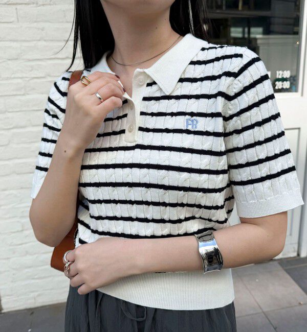 fredy emue「【大人気シリーズの新型登場！】FR刺しゅうケーブル柄半袖ポロ衿プルオーバーニット」|ニット・セーター|