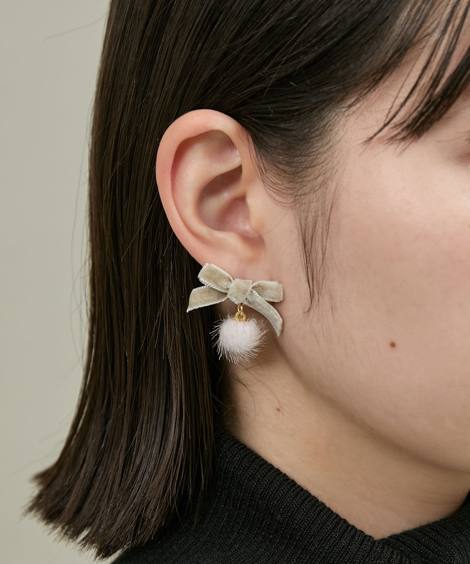 ROPE PICNIC PASSAGE「ベルベットリボン&times;シャギーボールプチピアス」|ピアス|