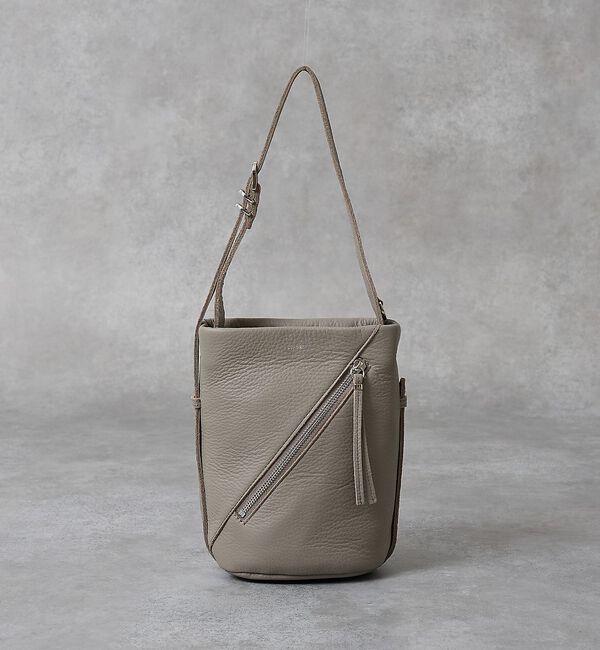collex「【WEB限定】【Beau're/ヴュレ】斜めZIP縦長 ショルダーバッグ」|ショルダー・メッセンジャー|グレー