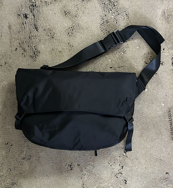 ABAHOUSE「【NoiR/ノアール】ComCompass messenger N25002/メ」|ショルダー・メッセンジャー|