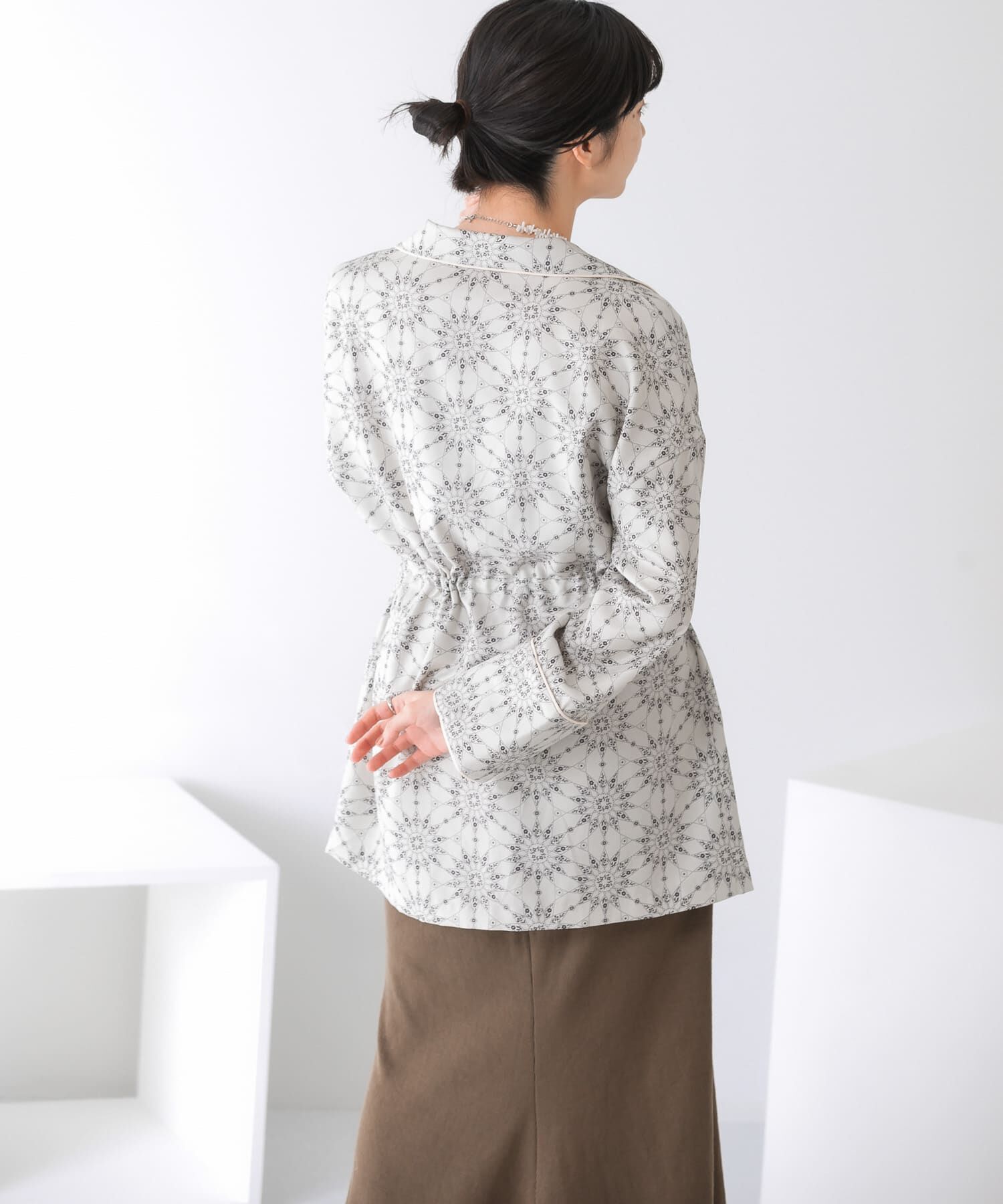  「ドロストプリントガウン」|ノーカラーコート|