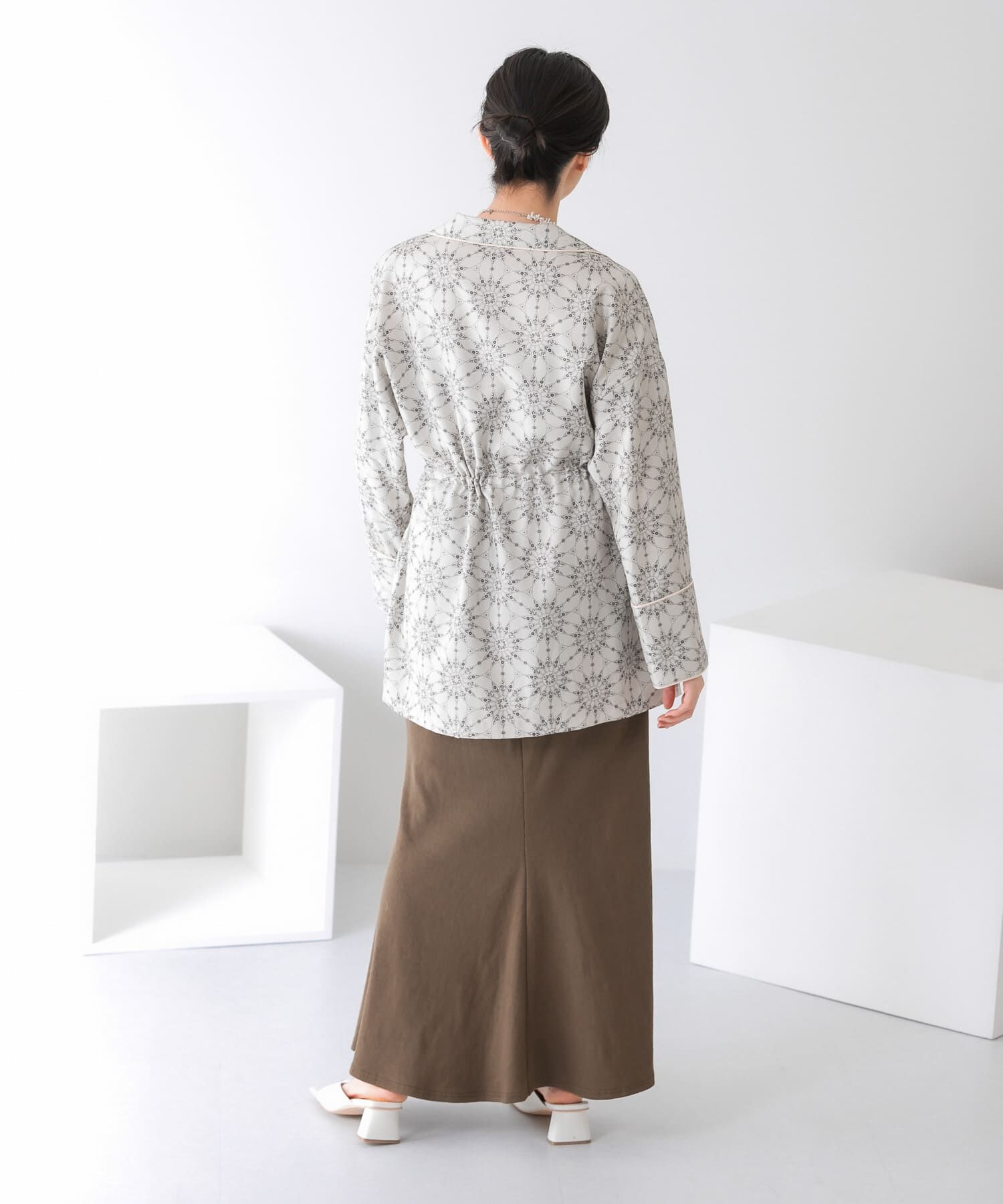  「ドロストプリントガウン」|ノーカラーコート|