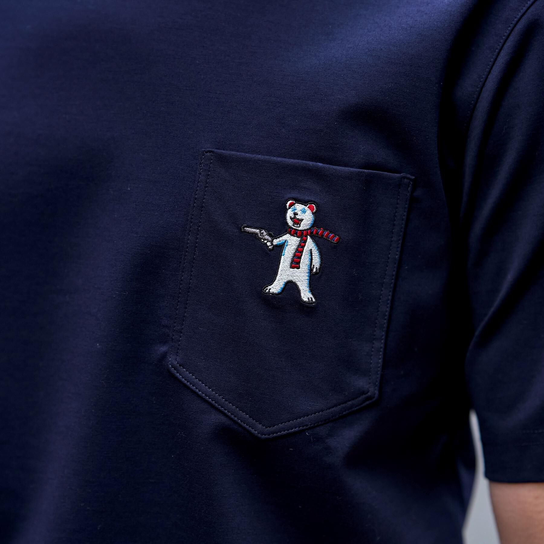 DRESSTERIOR「【接触冷感／UVカット／抗菌防臭／しわ防止】クールデオドラント ピストルベアーTシャツ」|Tシャツ・カットソー|