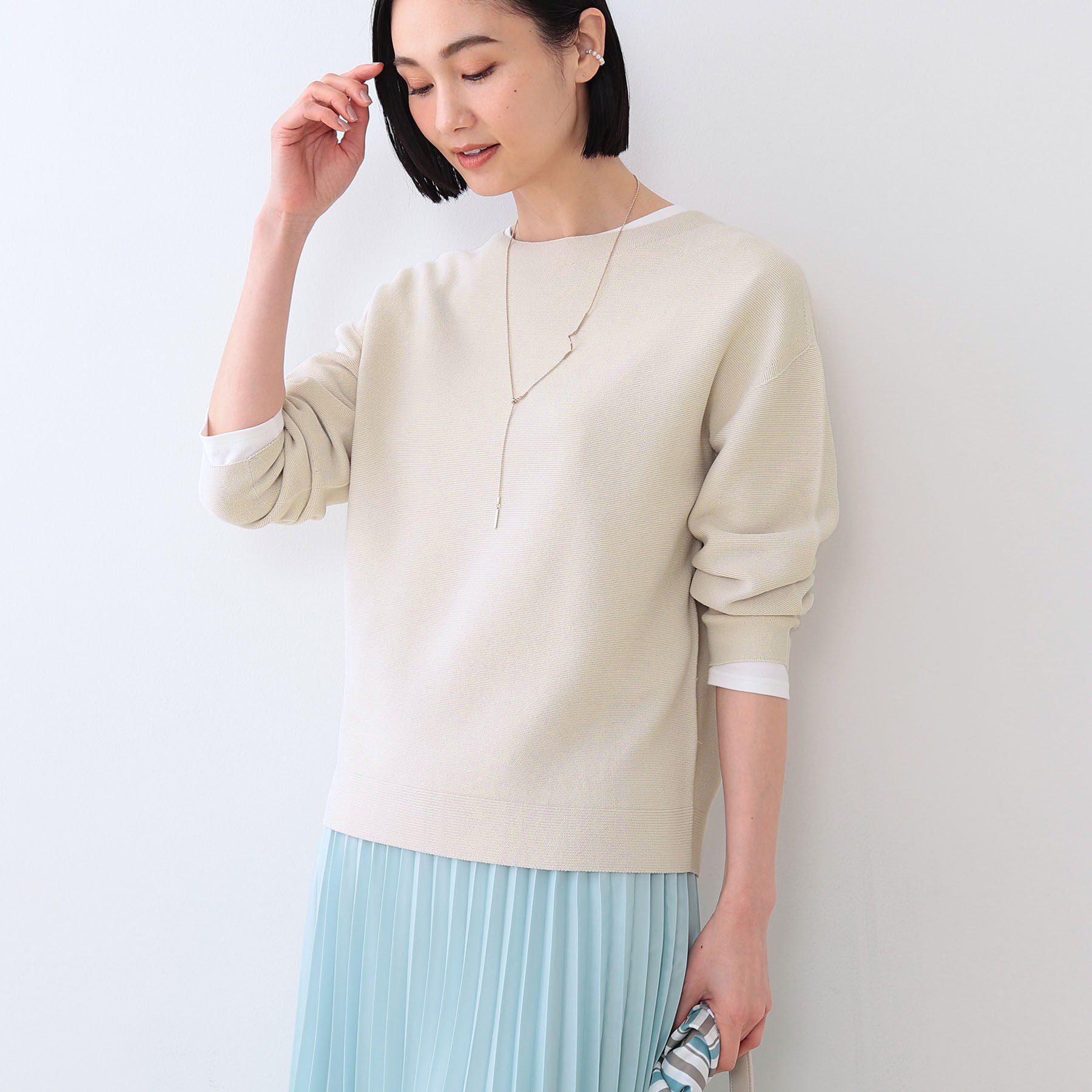 INDIVI「【洗える／無縫製／6色展開】袖フォルム ボートネックニット」|ニット・セーター|ライトベージュ(05