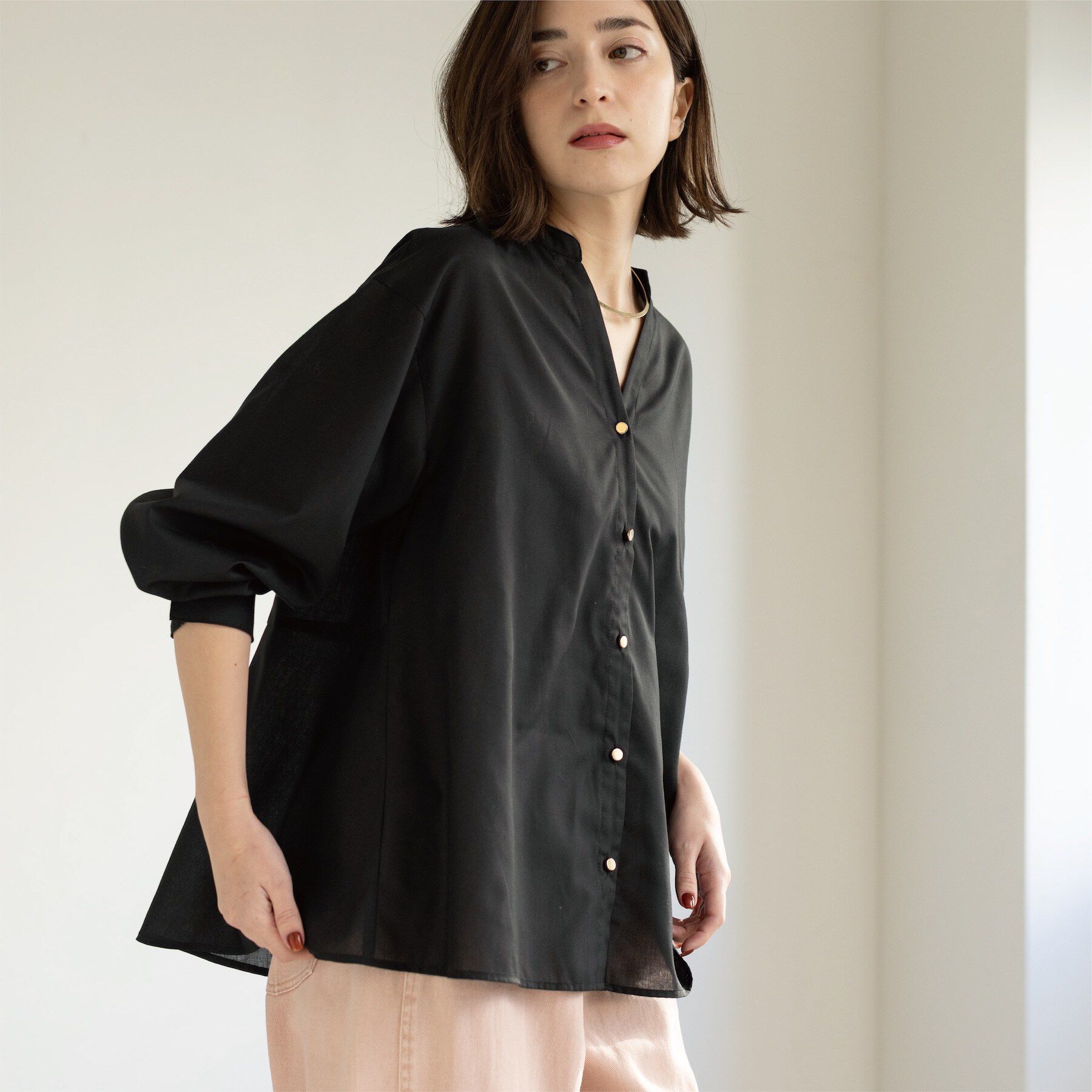 OPAQUE.CLIP「前あき後ろフレアブラウス」|シャツ・ブラウス|ブラック(019)