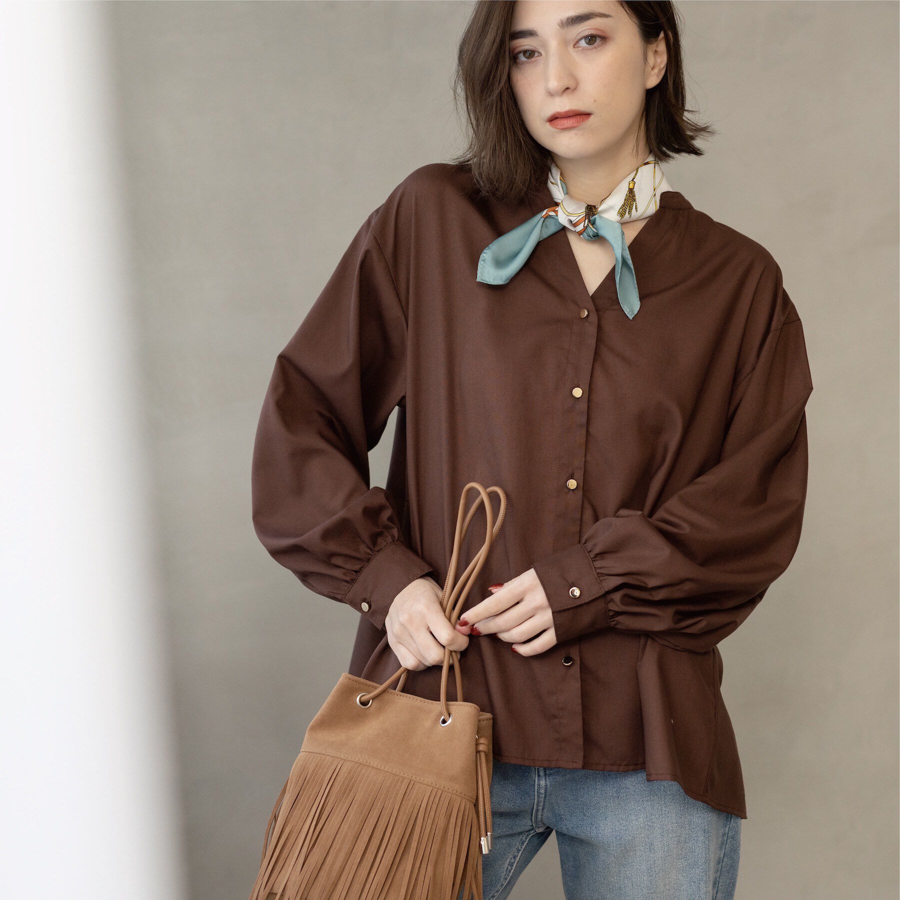 OPAQUE.CLIP「前あき後ろフレアブラウス」|シャツ・ブラウス|ブラウン(044)