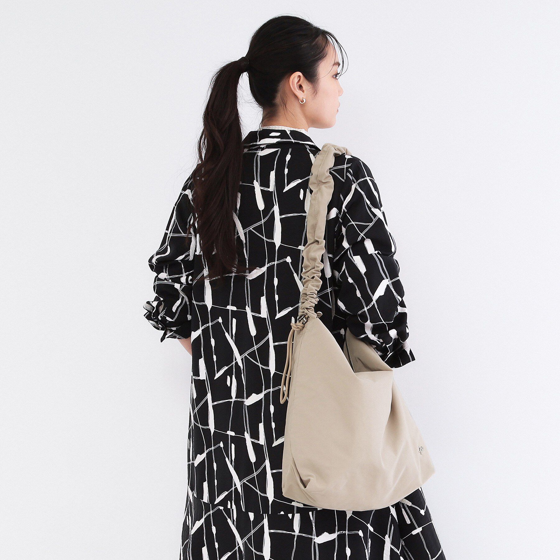 OPAQUE.CLIP「ドロストフリルハンドルA4ショルダー」|ショルダー・メッセンジャー|