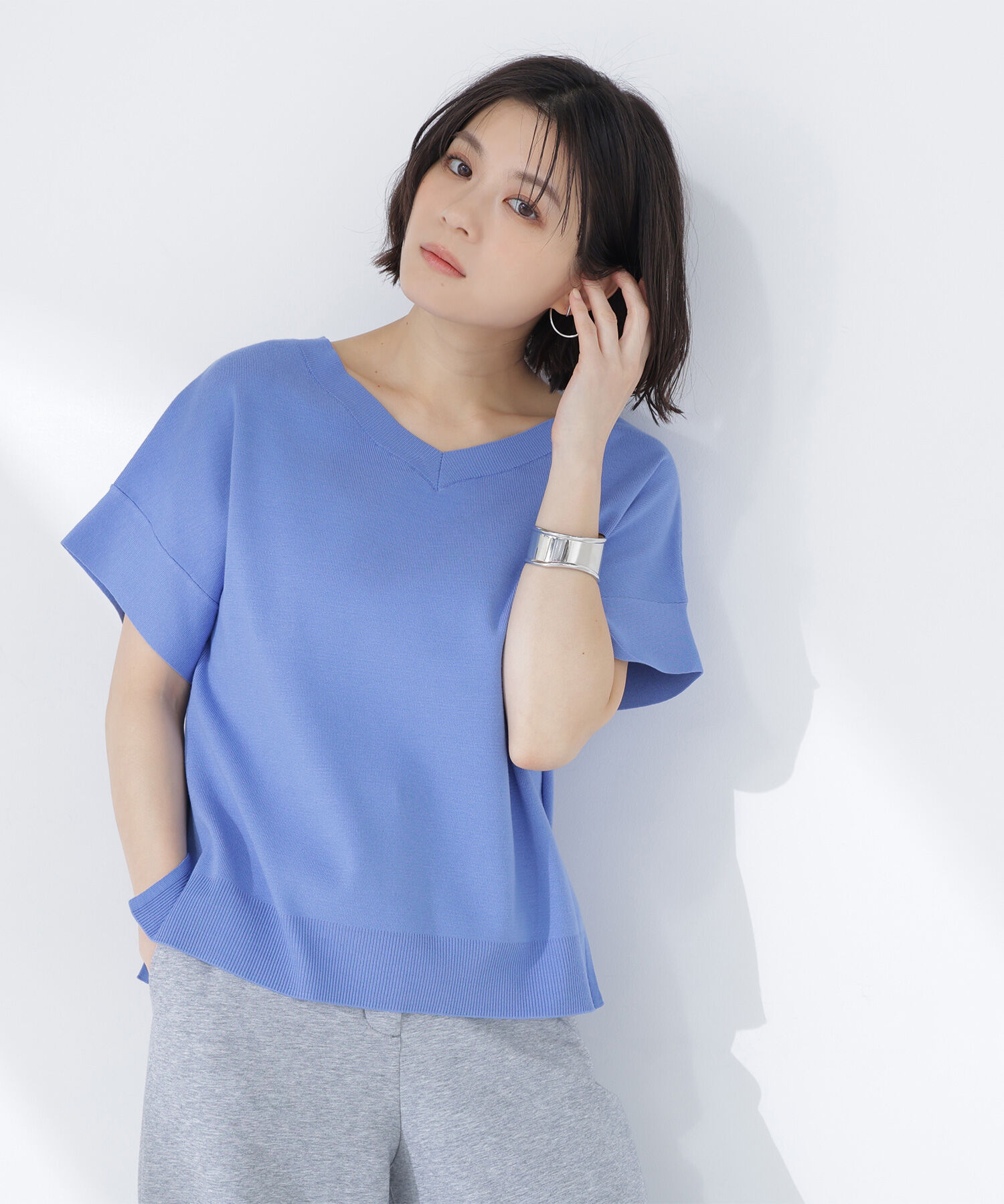  「総針ベーシック Vネックニット」|ニット・セーター|ブルー