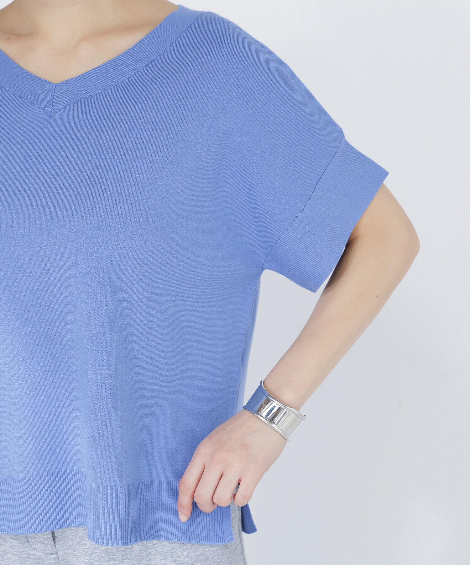  「総針ベーシック Vネックニット」|ニット・セーター|