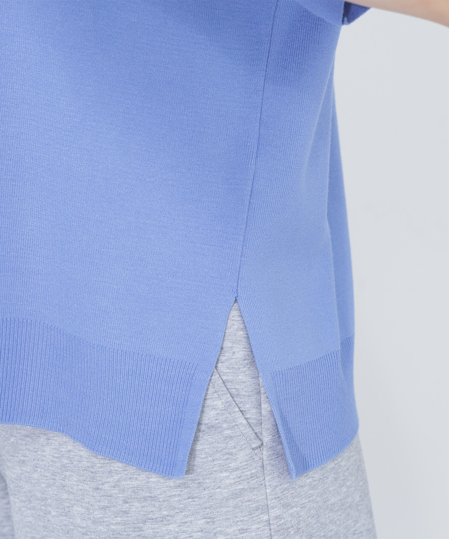  「総針ベーシック Vネックニット」|ニット・セーター|