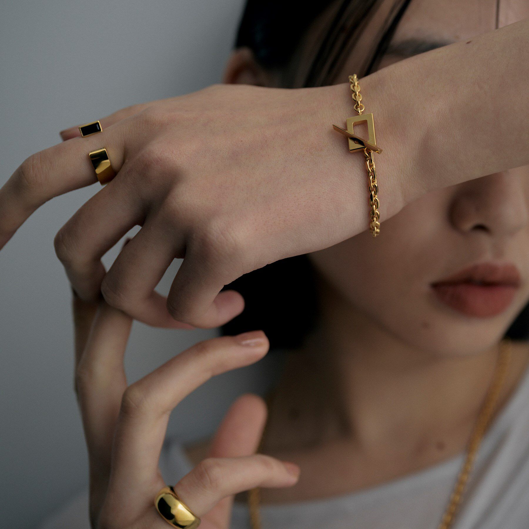 COCOSHNIK ONKITSCH「シルバー カットケーブルチェーン レクタングルマンテルブレスレット S GP」|ブレスレット・バングル|