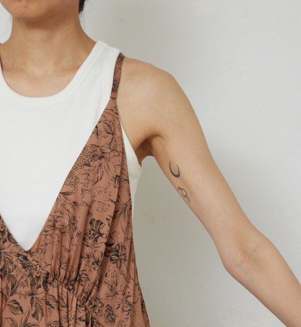  「ボタニカルサテンディープVキャミワンピース」|ワンピース|