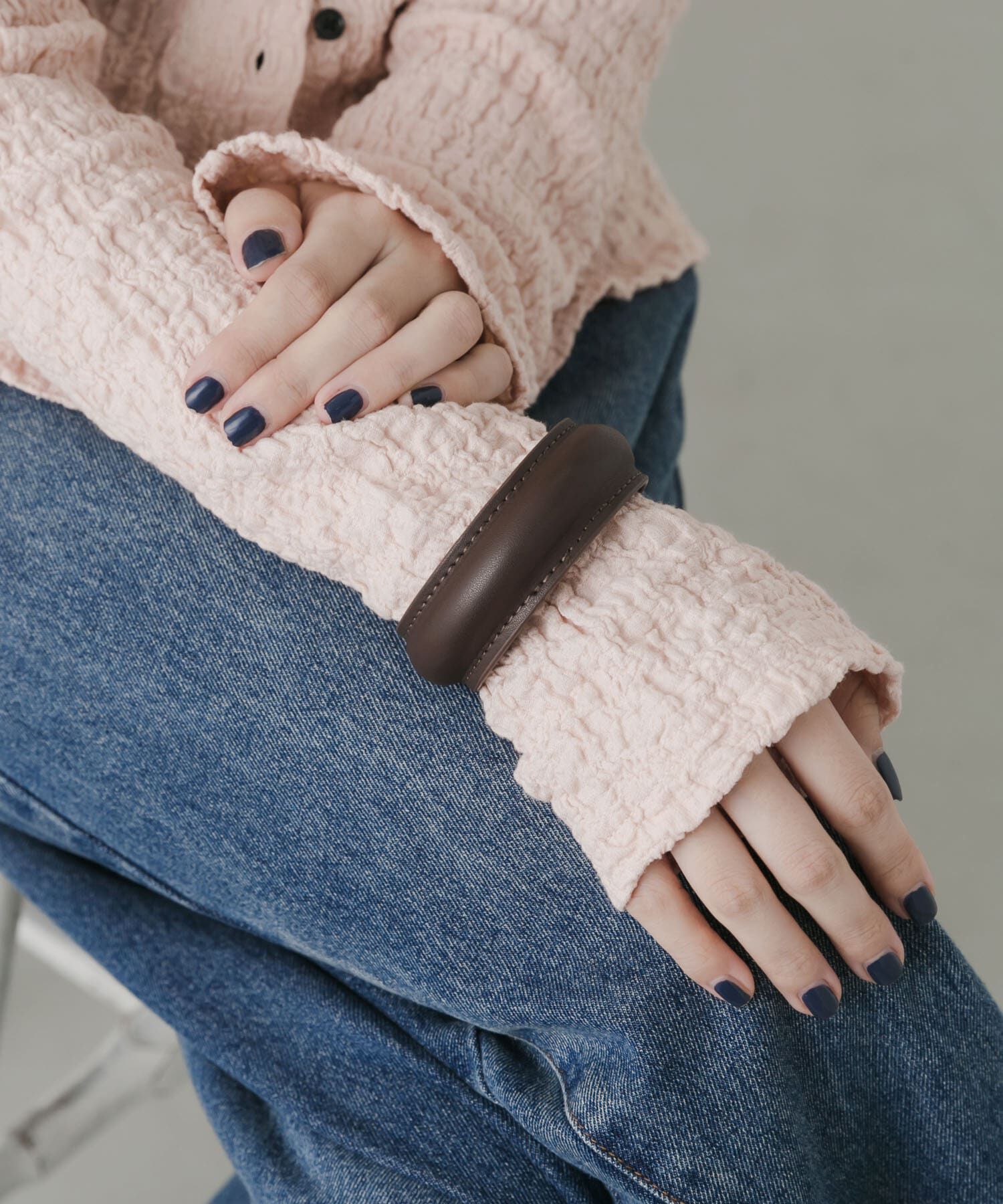 SMELLY「シンプルレザーバングル」|ブレスレット・バングル|ダークブラウン