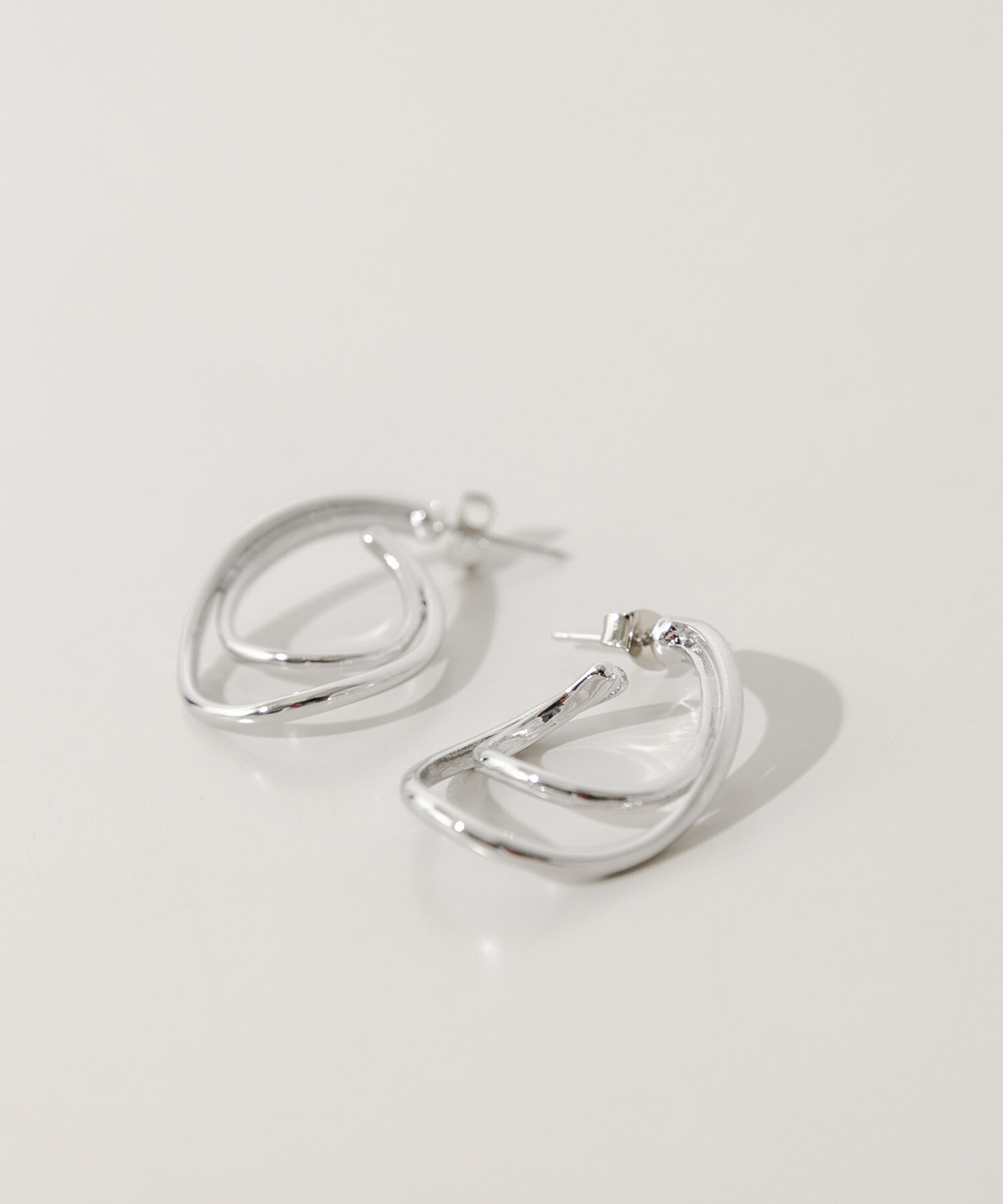 SMELLY「ニュアンスメタルレイヤードフープピアス」|ピアス|