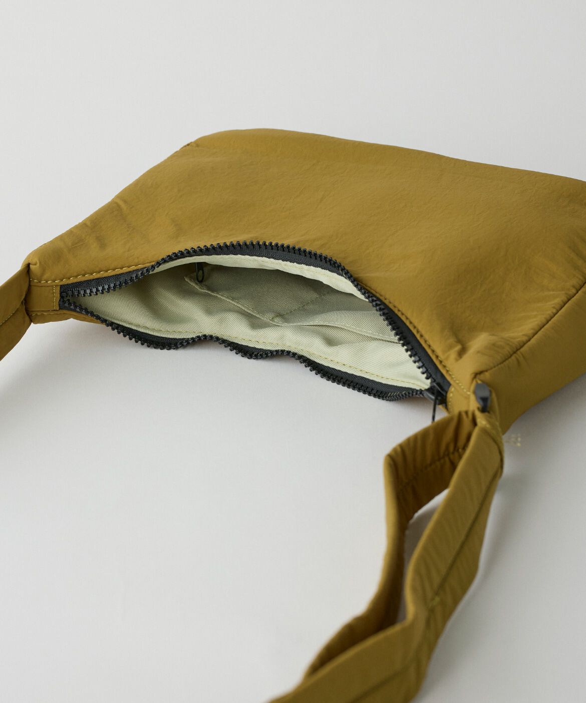 DAY by DAY it&rsquo;s international「ナイロンショルダーバッグ」|ショルダー・メッセンジャー|