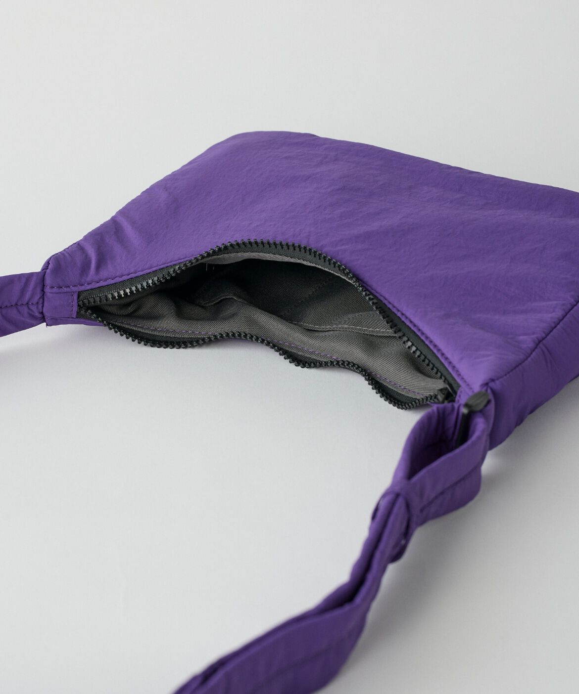 DAY by DAY it&rsquo;s international「ナイロンショルダーバッグ」|ショルダー・メッセンジャー|