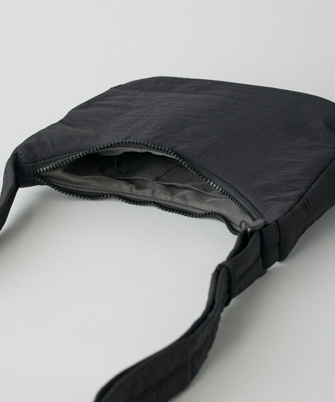 DAY by DAY it&rsquo;s international「ナイロンショルダーバッグ」|ショルダー・メッセンジャー|