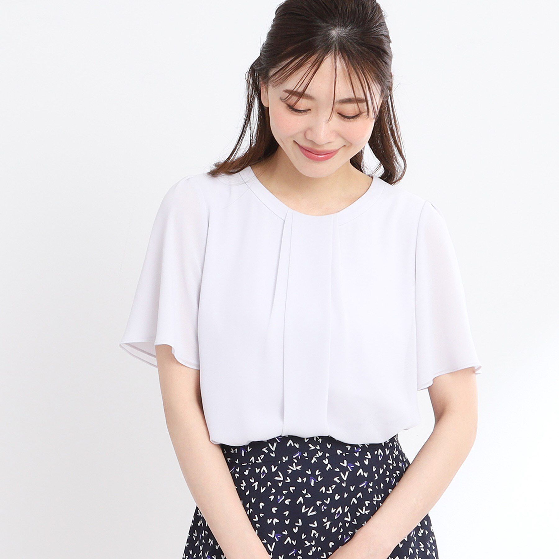 Reflect「【UVカット／接触冷感／マシンウォッシュ可能】タックデザインブラウス」|シャツ・ブラウス|ライトグレー(011