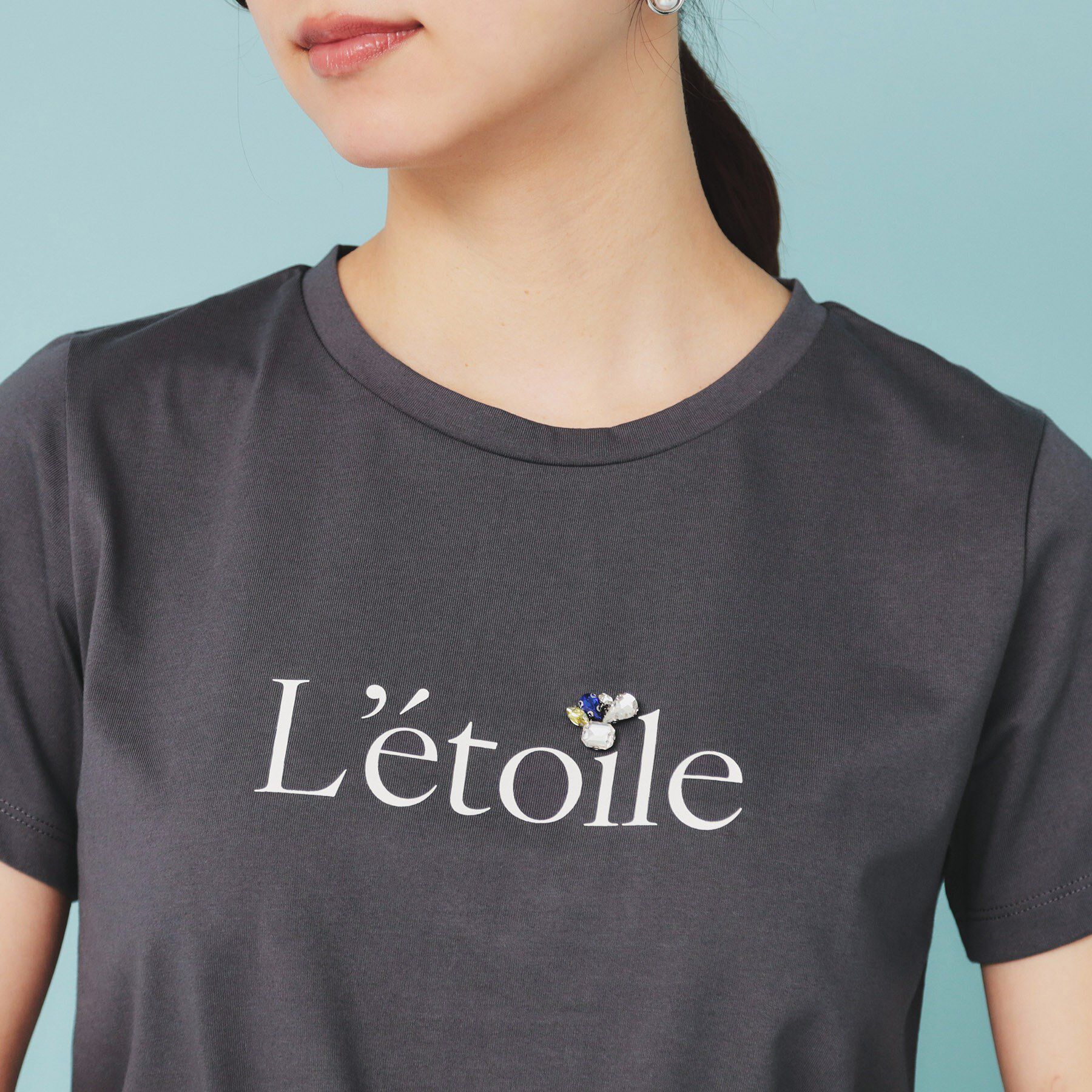 index「《美人百花掲載》ビジュー付きロゴTシャツ【接触冷感/UVケア/吸水速乾/汗ジミ防止/洗濯機洗い可】」|Tシャツ・カットソー|