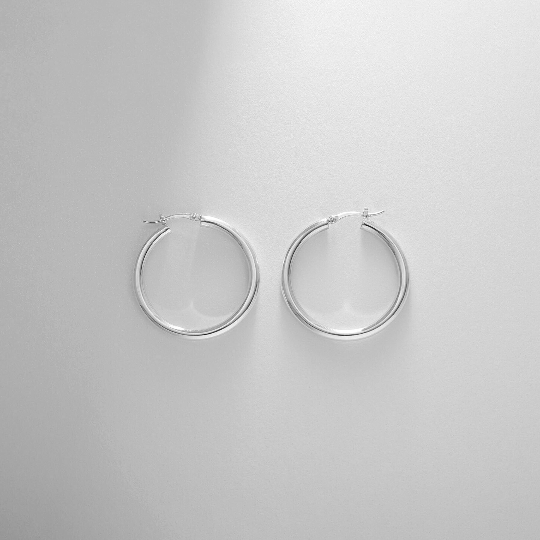 COCOSHNIK ONKITSCH「シルバー ホロウ フープピアスM」|ピアス|