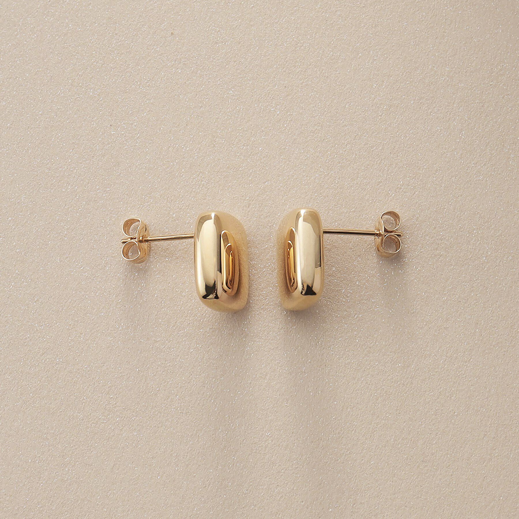 COCOSHNIK「K10中空クッションシェイプ スタッドピアス大」|ピアス|