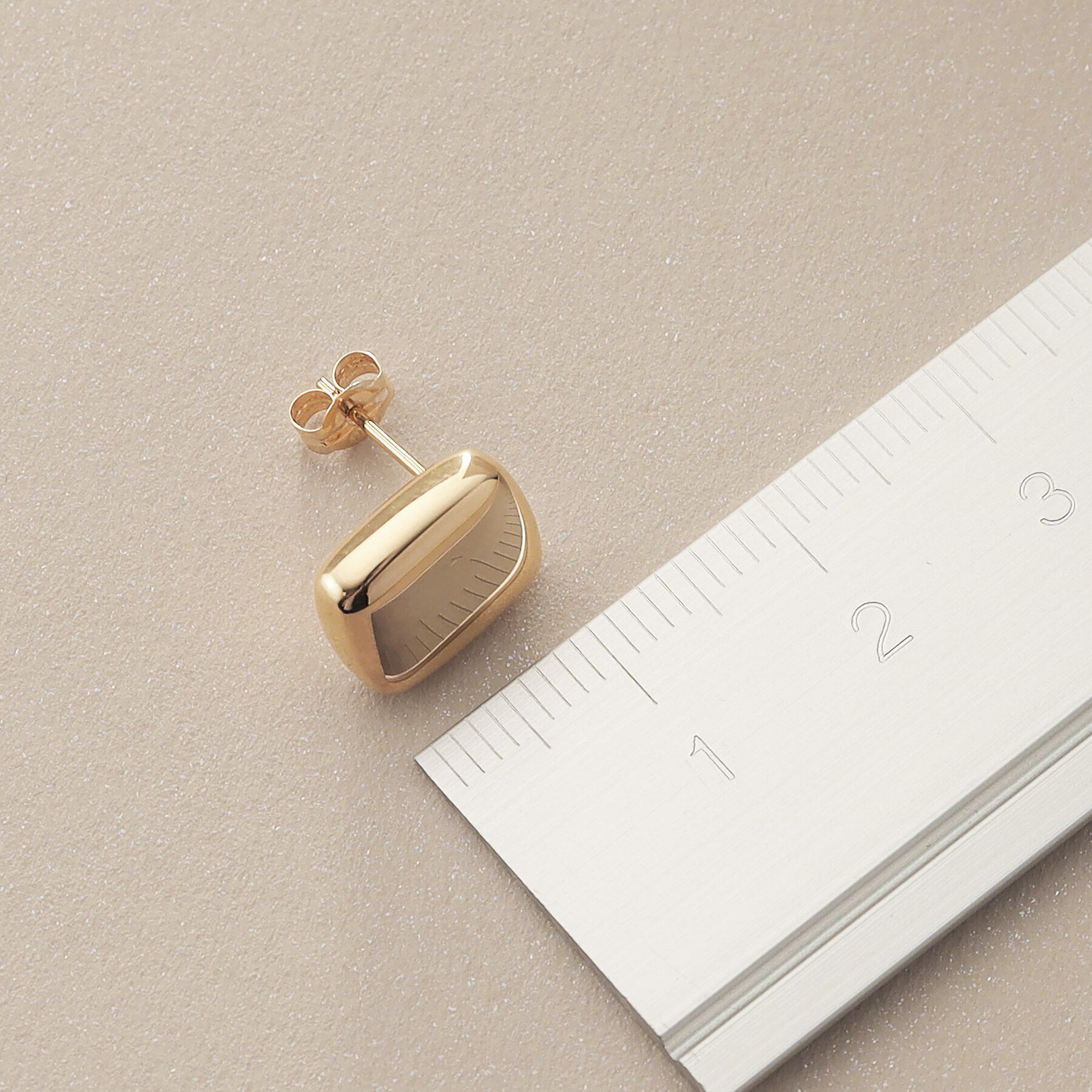 COCOSHNIK「K10中空クッションシェイプ スタッドピアス大」|ピアス|