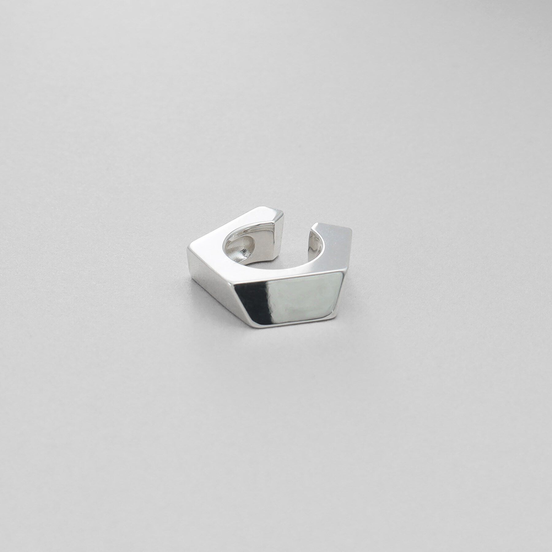 COCOSHNIK ONKITSCH「シルバー ペンタゴンイヤーカフ」|イヤーカフ|