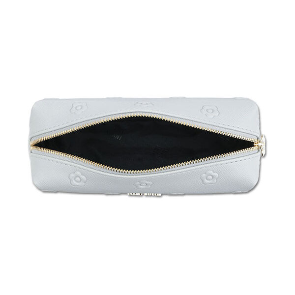  「マリークワント シンプルエンボスデイジースクエアペンケース ライトブルー 本体 (H5&times;W18.5&times;D6cm)」|コスメ雑貨|